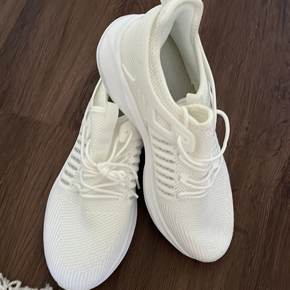 NWOT size 42(European) 10.5US  sneaker